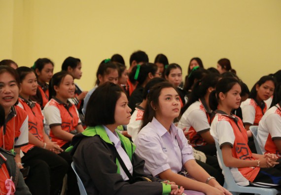 ภาพกิจกรรม คณะวิทยาศาสตร์และเทคโนโลยี จัดอบรมเชิงปฏิบัติการเรื่อง การพัฒนานักศึกษาเพื่อการผลิตสื่อสร้างสรรค์ กิจกรรมพัฒนาความรู้ให้กับนักศึกษาและศิษย์เก่า 