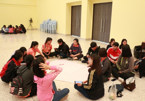 ภาพกิจกรรม คณะวิทยาศาสตร์และเทคโนโลยี จัดอบรมเชิงปฏิบัติการเรื่อง การพัฒนานักศึกษาเพื่อการผลิตสื่อสร้างสรรค์ กิจกรรมพัฒนาความรู้ให้กับนักศึกษาและศิษย์เก่า 