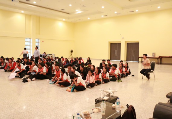 ภาพกิจกรรม คณะวิทยาศาสตร์และเทคโนโลยี จัดอบรมเชิงปฏิบัติการเรื่อง การพัฒนานักศึกษาเพื่อการผลิตสื่อสร้างสรรค์ กิจกรรมพัฒนาความรู้ให้กับนักศึกษาและศิษย์เก่า 