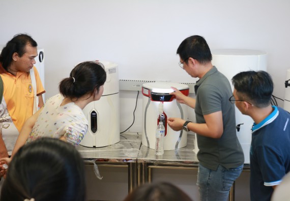 ภาพกิจกรรม คณะวิทยาศาสตร์และเทคโนโลยี จัดประชุมและรับฟังวิธีใช้งานเครื่องทำน้ำบริสุทธิ์