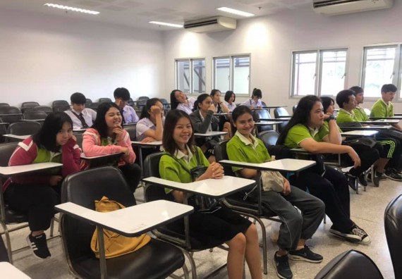 ภาพกิจกรรม โปรแกรมวิชาวิทยาศาสตร์สิ่งแวดล้อม จัดกิจกรรมสานสัมพันธ์พี่น้อง