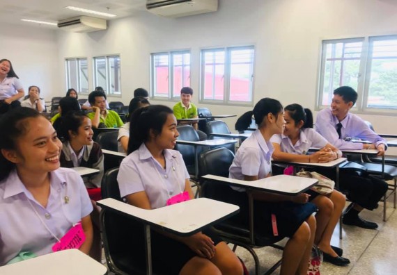 ภาพกิจกรรม โปรแกรมวิชาวิทยาศาสตร์สิ่งแวดล้อม จัดกิจกรรมสานสัมพันธ์พี่น้อง