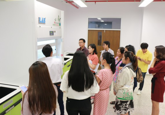 ภาพกิจกรรม คณะวิทยาศาสตร์และเทคโนโลยี จัดอบรมและรับฟังวิธีใช้งานครุภัณฑ์และเครื่องมือ จากบริษัท ดีไซน์ ออลเทอร์เนทีฟ จำกัด