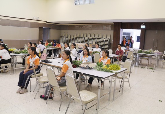 ภาพกิจกรรม นักศึกษาคณะวิทยาศาสตร์และเทคโนโลยี ชั้นปีที่ 4หรือปีที่ 3 หมู่เรียนละ 10 คน เข้าร่วมกิจกรรมส่งเสริมทักษะชีวิตและทักษะอาชีพยุคไทยแลนด์ 4.0