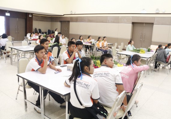 ภาพกิจกรรม นักศึกษาคณะวิทยาศาสตร์และเทคโนโลยี ชั้นปีที่ 4หรือปีที่ 3 หมู่เรียนละ 10 คน เข้าร่วมกิจกรรมส่งเสริมทักษะชีวิตและทักษะอาชีพยุคไทยแลนด์ 4.0