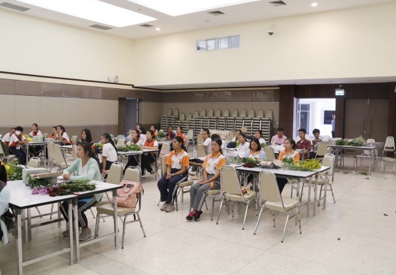 ภาพกิจกรรม นักศึกษาคณะวิทยาศาสตร์และเทคโนโลยี ชั้นปีที่ 4หรือปีที่ 3 หมู่เรียนละ 10 คน เข้าร่วมกิจกรรมส่งเสริมทักษะชีวิตและทักษะอาชีพยุคไทยแลนด์ 4.0