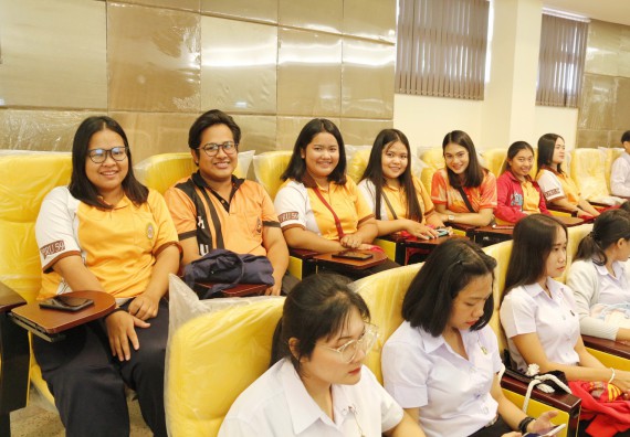 ภาพกิจกรรม นักศึกษาคณะวิทยาศาสตร์และเทคโนโลยี ชั้นปีที่ 4หรือปีที่ 3 หมู่เรียนละ 10 คน เข้าร่วมกิจกรรมส่งเสริมทักษะชีวิตและทักษะอาชีพยุคไทยแลนด์ 4.0