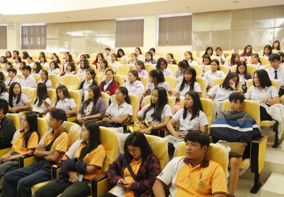 ภาพกิจกรรม นักศึกษาคณะวิทยาศาสตร์และเทคโนโลยี ชั้นปีที่ 4หรือปีที่ 3 หมู่เรียนละ 10 คน เข้าร่วมกิจกรรมส่งเสริมทักษะชีวิตและทักษะอาชีพยุคไทยแลนด์ 4.0