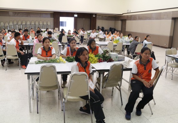 ภาพกิจกรรม นักศึกษาคณะวิทยาศาสตร์และเทคโนโลยี ชั้นปีที่ 4หรือปีที่ 3 หมู่เรียนละ 10 คน เข้าร่วมกิจกรรมส่งเสริมทักษะชีวิตและทักษะอาชีพยุคไทยแลนด์ 4.0