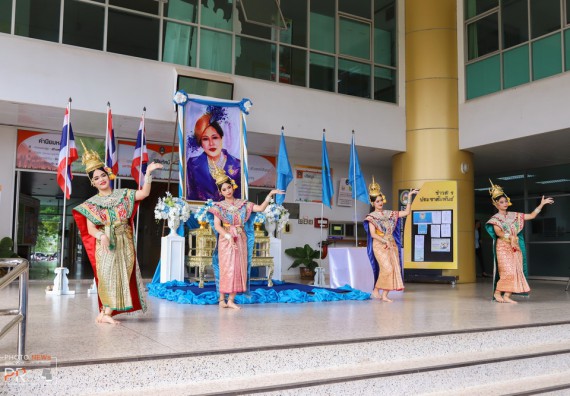 ภาพกิจกรรม คณะวิทยาศาสตร์และเทคโนโลยี เข้าร่วม พิธีเฉลิมพระเกียรติสมเด็จพระนางเจ้าสิริกิติ์ พระบรมราชนินีนาถ พระบรมราชชนนีพันปีหลวง เนื่องในโอกาสวันเฉลิมพระชนมพรรษา 87 พรรษา ประจำปี 2562
