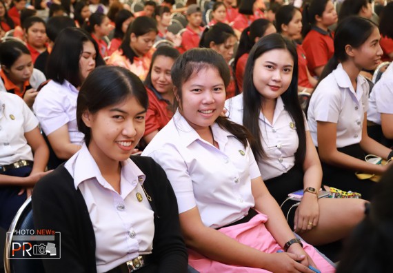 ภาพกิจกรรม นักศึกษาคณะวิทยาศาสตร์และเทคโนโลยี ชั้นปีที่ 2-3 เข้าร่วมโครงการวันต่อต้านยาเสพติดโลกและการมอบรางวัลการประกวดภาพยนตร์สั้นรณรงค์ต่อต้านยาเสพติด