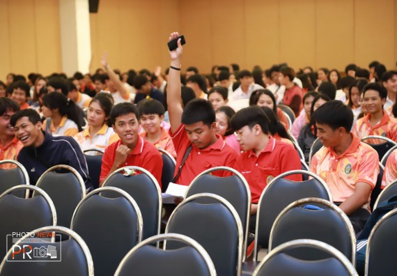 ภาพกิจกรรม นักศึกษาคณะวิทยาศาสตร์และเทคโนโลยี ชั้นปีที่ 2-3 เข้าร่วมโครงการวันต่อต้านยาเสพติดโลกและการมอบรางวัลการประกวดภาพยนตร์สั้นรณรงค์ต่อต้านยาเสพติด