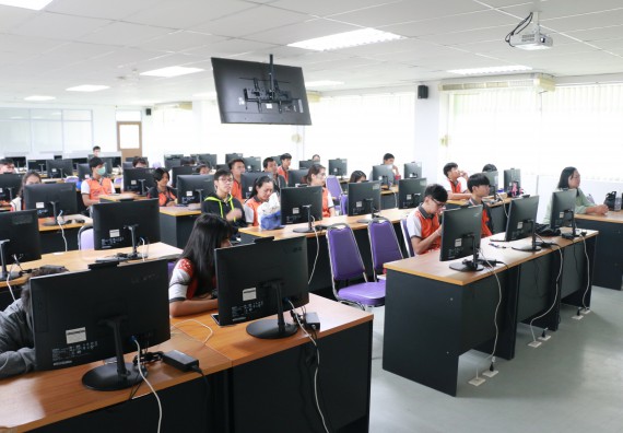 ภาพกิจกรรม  โปรแกรมวิชาวิทยาการคอมพิวเตอร์ จัดอบรมเชิงปฏิบัติการ Micro:bit ช่วงที่ 1