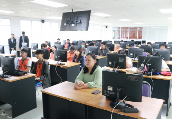 ภาพกิจกรรม  โปรแกรมวิชาวิทยาการคอมพิวเตอร์ จัดอบรมเชิงปฏิบัติการ Micro:bit ช่วงที่ 1