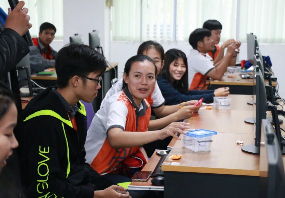 ภาพกิจกรรม  โปรแกรมวิชาวิทยาการคอมพิวเตอร์ จัดอบรมเชิงปฏิบัติการ Micro:bit ช่วงที่ 1