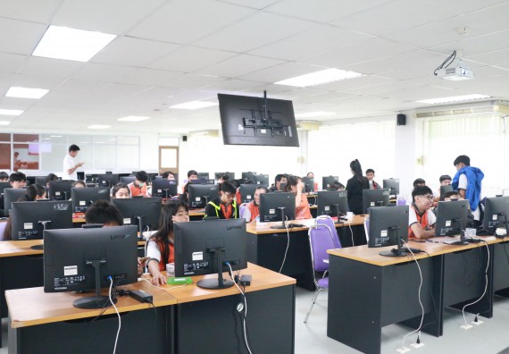 ภาพกิจกรรม  โปรแกรมวิชาวิทยาการคอมพิวเตอร์ จัดอบรมเชิงปฏิบัติการ Micro:bit ช่วงที่ 1