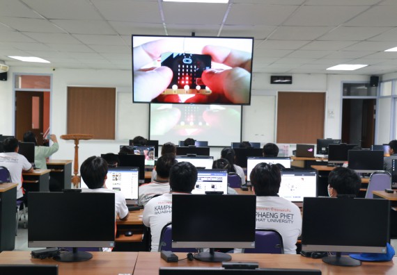 ภาพกิจกรรม  โปรแกรมวิชาวิทยาการคอมพิวเตอร์ จัดอบรมเชิงปฏิบัติการ Micro:bit ช่วงที่ 1