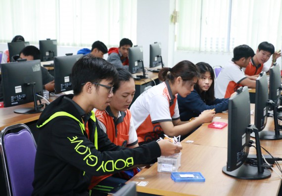 ภาพกิจกรรม  โปรแกรมวิชาวิทยาการคอมพิวเตอร์ จัดอบรมเชิงปฏิบัติการ Micro:bit ช่วงที่ 1