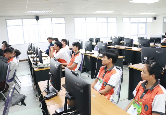 ภาพกิจกรรม  โปรแกรมวิชาวิทยาการคอมพิวเตอร์ จัดอบรมเชิงปฏิบัติการ Micro:bit ช่วงที่ 1