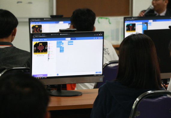 ภาพกิจกรรม  โปรแกรมวิชาวิทยาการคอมพิวเตอร์ จัดอบรมเชิงปฏิบัติการ Micro:bit ช่วงที่ 1