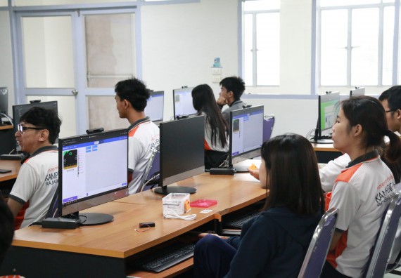 ภาพกิจกรรม  โปรแกรมวิชาวิทยาการคอมพิวเตอร์ จัดอบรมเชิงปฏิบัติการ Micro:bit ช่วงที่ 1