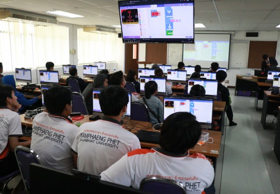 ภาพกิจกรรม  โปรแกรมวิชาวิทยาการคอมพิวเตอร์ จัดอบรมเชิงปฏิบัติการ Micro:bit ช่วงที่ 1