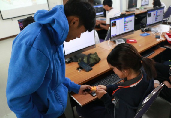 ภาพกิจกรรม  โปรแกรมวิชาวิทยาการคอมพิวเตอร์ จัดอบรมเชิงปฏิบัติการ Micro:bit ช่วงที่ 1