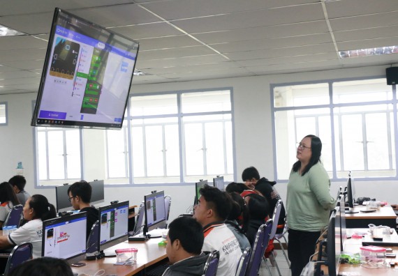 ภาพกิจกรรม  โปรแกรมวิชาวิทยาการคอมพิวเตอร์ จัดอบรมเชิงปฏิบัติการ Micro:bit ช่วงที่ 1