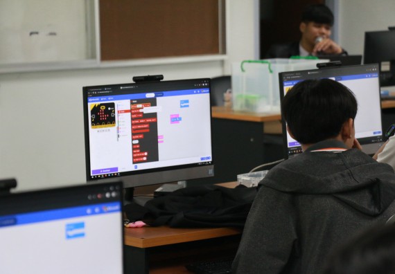 ภาพกิจกรรม  โปรแกรมวิชาวิทยาการคอมพิวเตอร์ จัดอบรมเชิงปฏิบัติการ Micro:bit ช่วงที่ 1