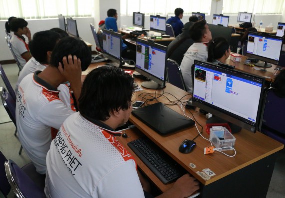 ภาพกิจกรรม  โปรแกรมวิชาวิทยาการคอมพิวเตอร์ จัดอบรมเชิงปฏิบัติการ Micro:bit ช่วงที่ 1