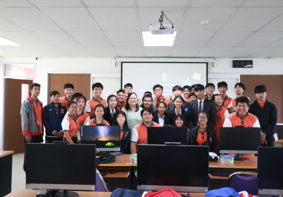 ภาพกิจกรรม  โปรแกรมวิชาวิทยาการคอมพิวเตอร์ จัดอบรมเชิงปฏิบัติการ Micro:bit ช่วงที่ 1