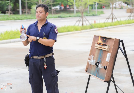 ภาพกิจกรรม คณะวิทยาศาสตร์และเทคโนโลยี เข้าร่วม โครงการป้องกันอัคคีภัยในสถานศึกษา และโครงการลดใช้พลังงาน