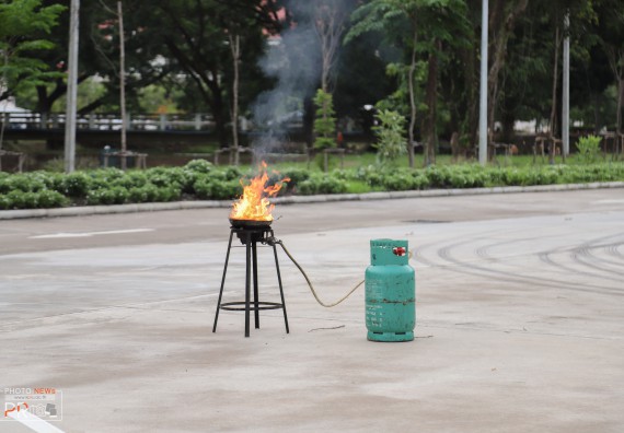 ภาพกิจกรรม คณะวิทยาศาสตร์และเทคโนโลยี เข้าร่วม โครงการป้องกันอัคคีภัยในสถานศึกษา และโครงการลดใช้พลังงาน
