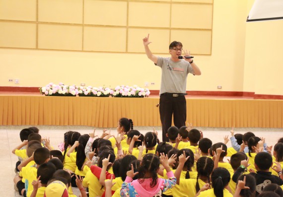 ภาพกิจกรรม คณะวิทยาศาสตร์และเทคโนโลยี จัดค่ายวิทยาศาสตร์โรงเรียนสาธิตฯ