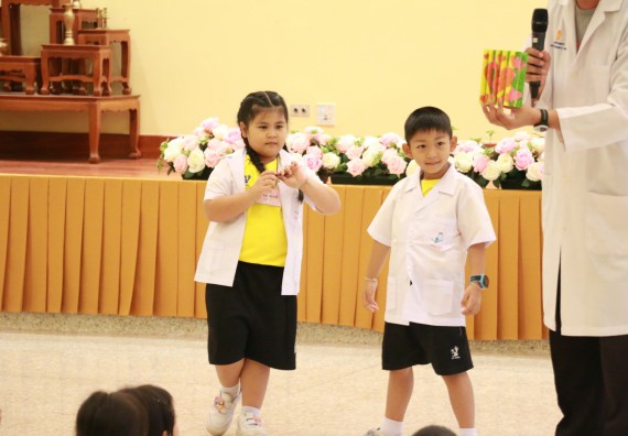 ภาพกิจกรรม คณะวิทยาศาสตร์และเทคโนโลยี จัดค่ายวิทยาศาสตร์โรงเรียนสาธิตฯ