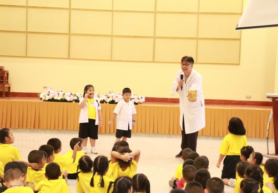 ภาพกิจกรรม คณะวิทยาศาสตร์และเทคโนโลยี จัดค่ายวิทยาศาสตร์โรงเรียนสาธิตฯ