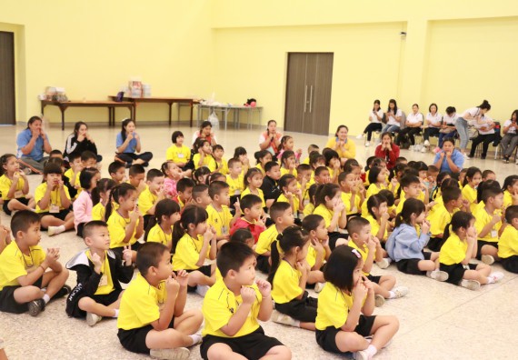 ภาพกิจกรรม คณะวิทยาศาสตร์และเทคโนโลยี จัดค่ายวิทยาศาสตร์โรงเรียนสาธิตฯ