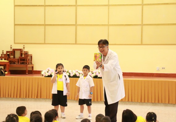 ภาพกิจกรรม คณะวิทยาศาสตร์และเทคโนโลยี จัดค่ายวิทยาศาสตร์โรงเรียนสาธิตฯ