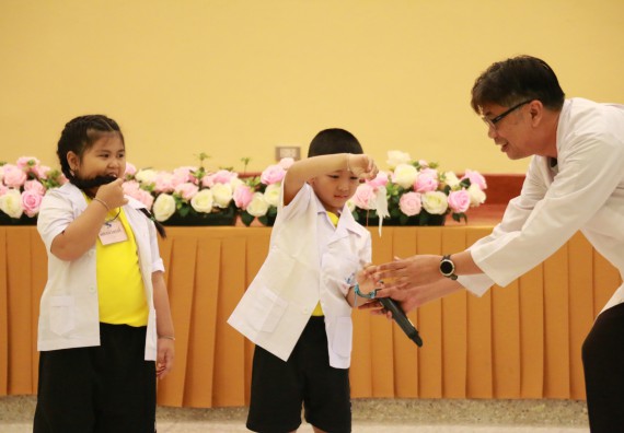 ภาพกิจกรรม คณะวิทยาศาสตร์และเทคโนโลยี จัดค่ายวิทยาศาสตร์โรงเรียนสาธิตฯ