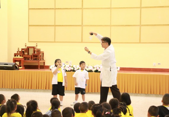 ภาพกิจกรรม คณะวิทยาศาสตร์และเทคโนโลยี จัดค่ายวิทยาศาสตร์โรงเรียนสาธิตฯ