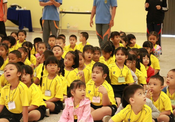 ภาพกิจกรรม คณะวิทยาศาสตร์และเทคโนโลยี จัดค่ายวิทยาศาสตร์โรงเรียนสาธิตฯ