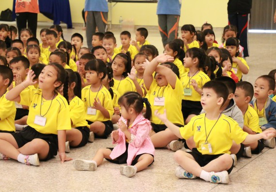 ภาพกิจกรรม คณะวิทยาศาสตร์และเทคโนโลยี จัดค่ายวิทยาศาสตร์โรงเรียนสาธิตฯ