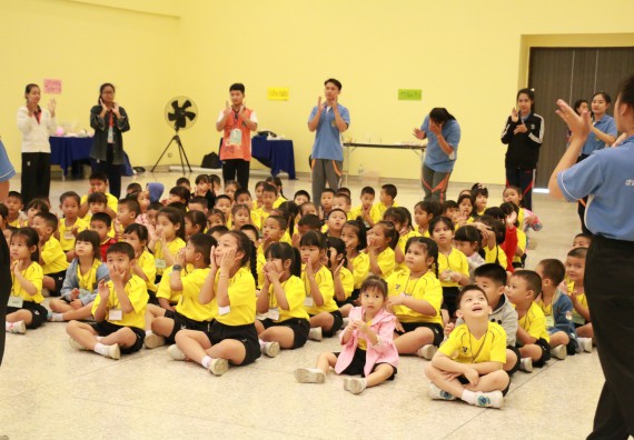 ภาพกิจกรรม คณะวิทยาศาสตร์และเทคโนโลยี จัดค่ายวิทยาศาสตร์โรงเรียนสาธิตฯ