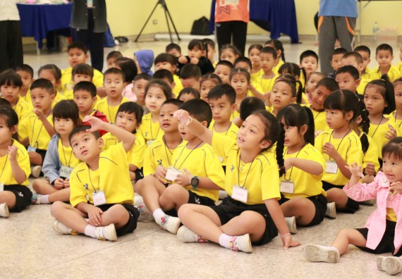 ภาพกิจกรรม คณะวิทยาศาสตร์และเทคโนโลยี จัดค่ายวิทยาศาสตร์โรงเรียนสาธิตฯ