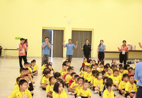 ภาพกิจกรรม คณะวิทยาศาสตร์และเทคโนโลยี จัดค่ายวิทยาศาสตร์โรงเรียนสาธิตฯ