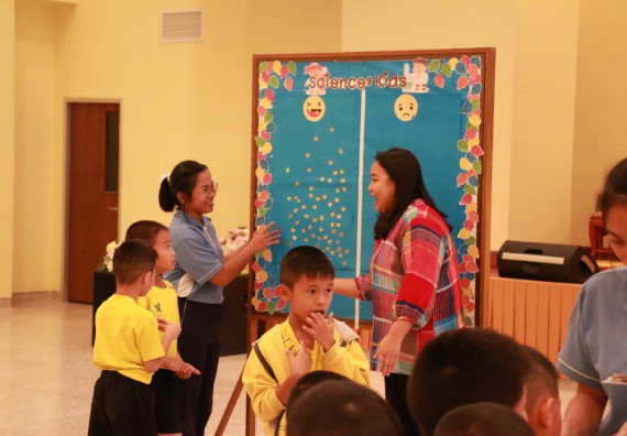 ภาพกิจกรรม คณะวิทยาศาสตร์และเทคโนโลยี จัดค่ายวิทยาศาสตร์โรงเรียนสาธิตฯ