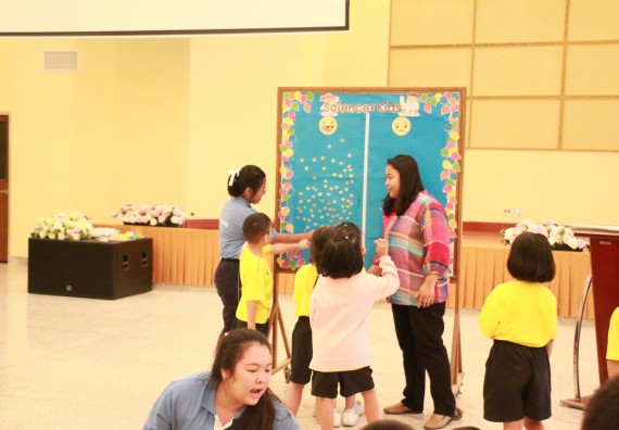 ภาพกิจกรรม คณะวิทยาศาสตร์และเทคโนโลยี จัดค่ายวิทยาศาสตร์โรงเรียนสาธิตฯ