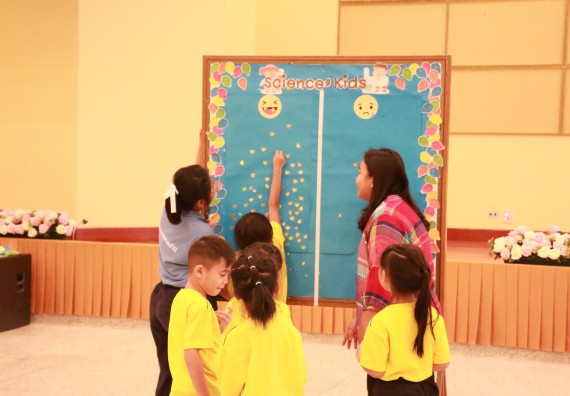 ภาพกิจกรรม คณะวิทยาศาสตร์และเทคโนโลยี จัดค่ายวิทยาศาสตร์โรงเรียนสาธิตฯ