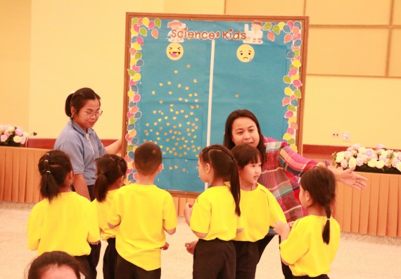 ภาพกิจกรรม คณะวิทยาศาสตร์และเทคโนโลยี จัดค่ายวิทยาศาสตร์โรงเรียนสาธิตฯ