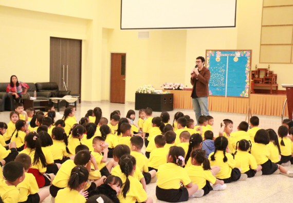 ภาพกิจกรรม คณะวิทยาศาสตร์และเทคโนโลยี จัดค่ายวิทยาศาสตร์โรงเรียนสาธิตฯ